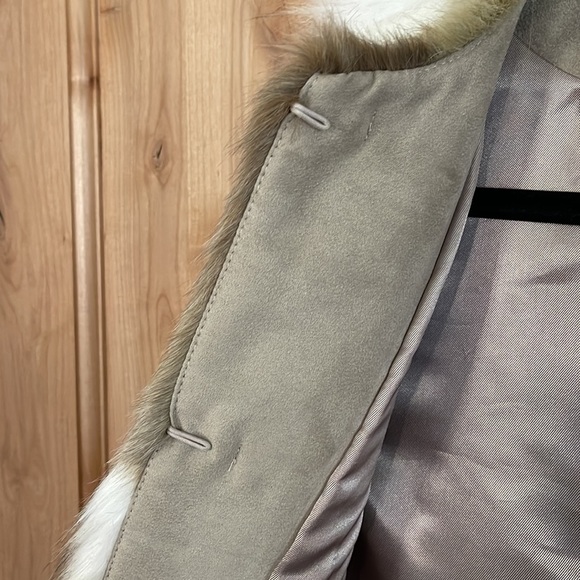 NWOT H&M Women’s Multi-Colored Faux Fur Vest, Size XS - Picture 4 of 5